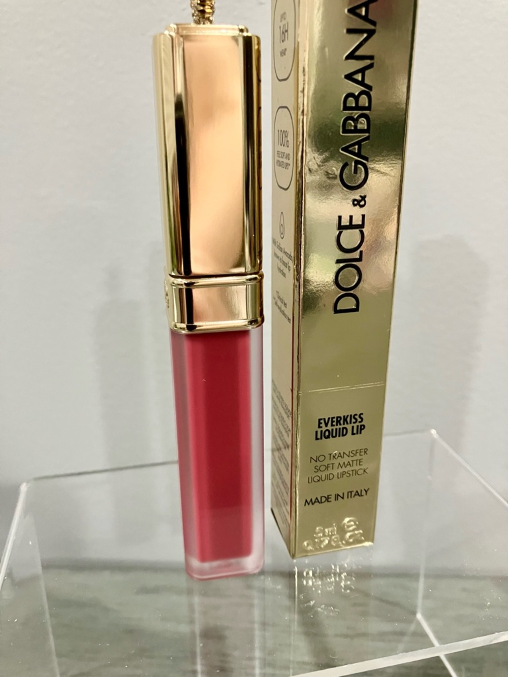 Dolce & Gabbana Everkiss Liquid Lipstick in 215 ‘Passion’ - Picture 4 of 5